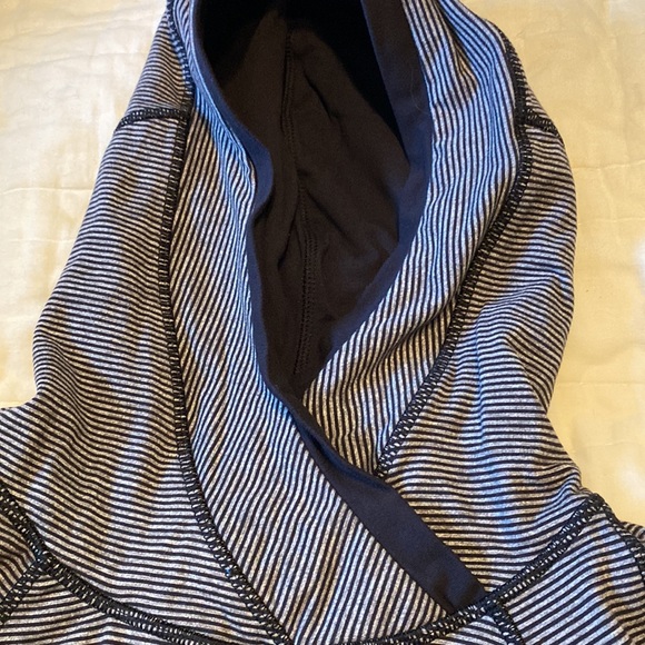 Lululemon Think Fast hoodie, striped RARE - Picture 3 of 9